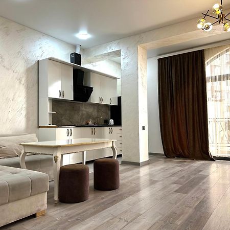 New Apartment In Downtown エレバン エクステリア 写真