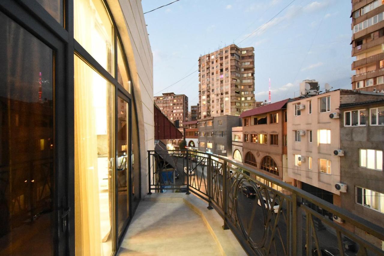 New Apartment In Downtown エレバン エクステリア 写真