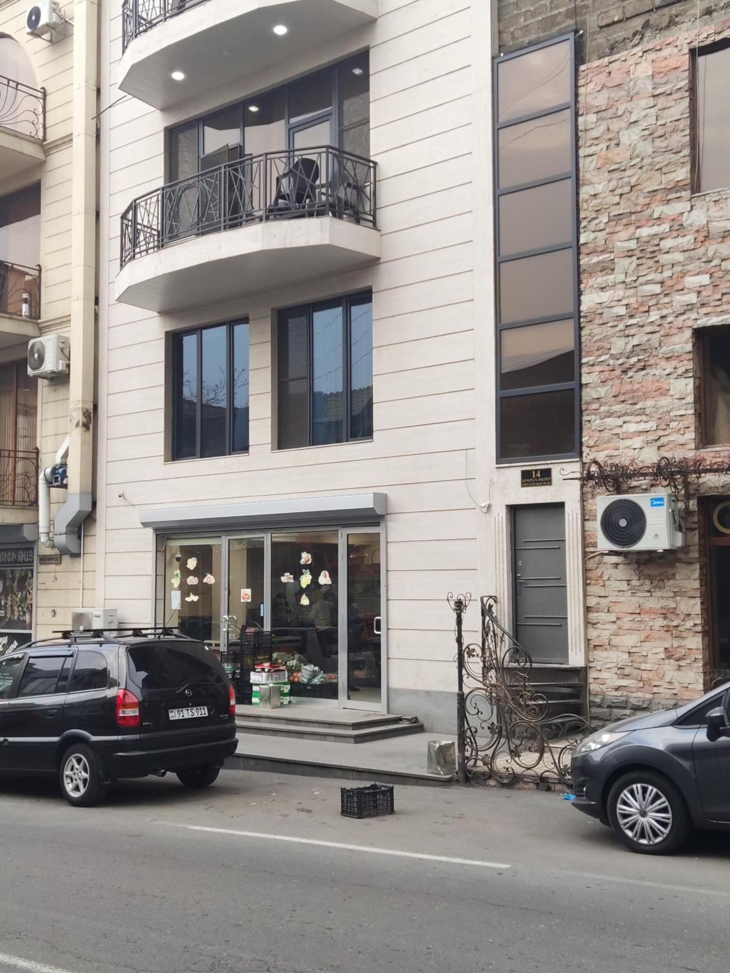 New Apartment In Downtown エレバン エクステリア 写真