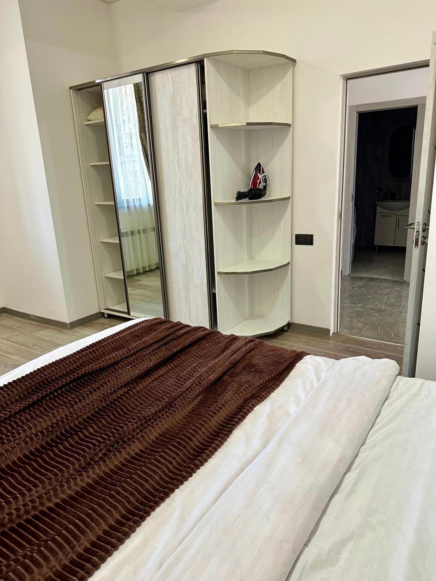New Apartment In Downtown エレバン エクステリア 写真